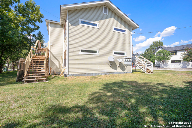 Listing photo id 10 for 224 Queen Anne Ct 2