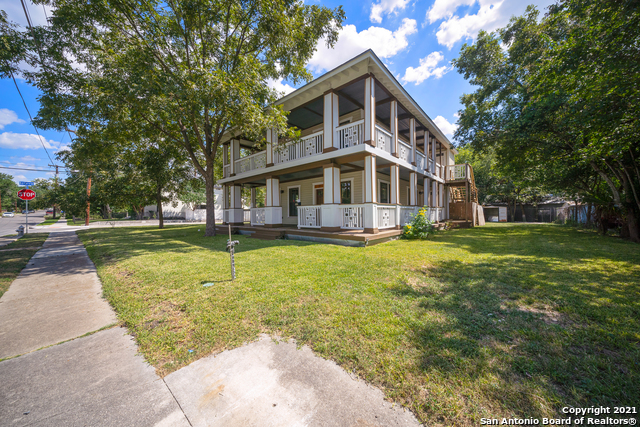 Listing photo id 11 for 224 Queen Anne Ct 2