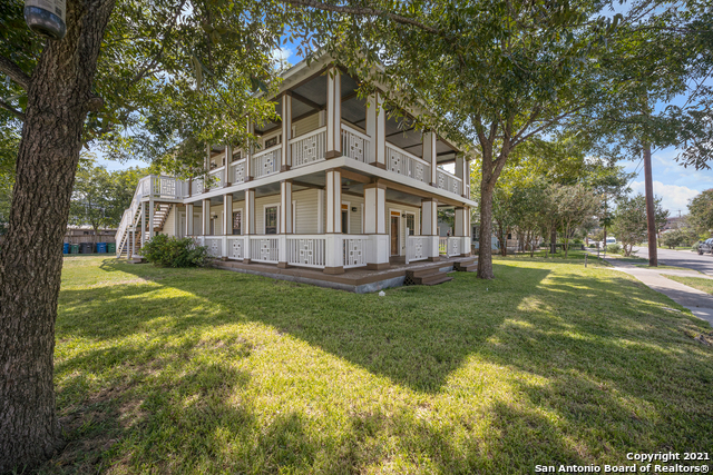 Listing photo id 1 for 224 Queen Anne Ct 2