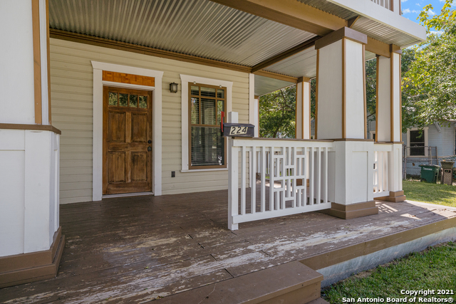 Listing photo id 2 for 224 Queen Anne Ct 2