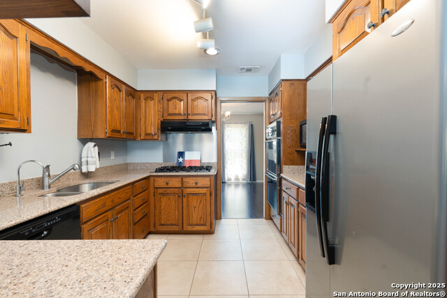 Image 16 of 39 For 9806 Greentree Dr.