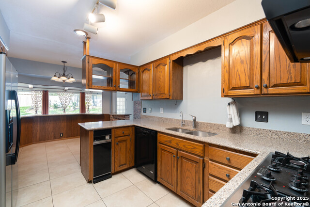 Image 17 of 39 For 9806 Greentree Dr.