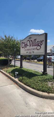 Listing photo id 8 for 1202 Thorpe Ln  408d