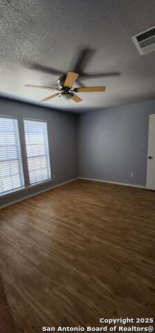 Listing photo id 3 for 1202 Thorpe Ln  408d