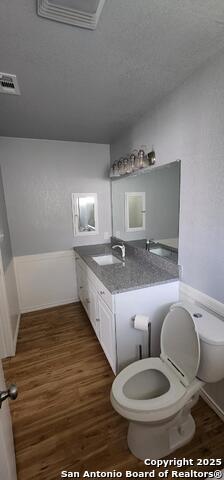 Listing photo id 4 for 1202 Thorpe Ln  408d