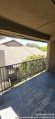 Listing photo id 6 for 1202 Thorpe Ln  408d