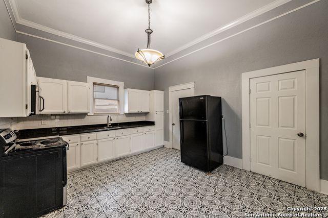 Image 10 of 24 For 429 Carson St E 03