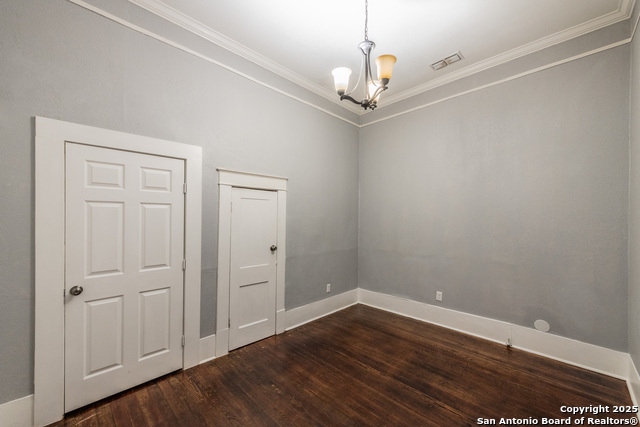 Image 19 of 24 For 429 Carson St E 03