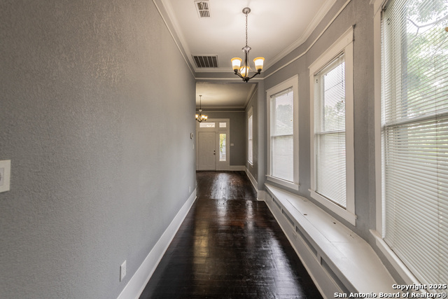 Image 21 of 24 For 429 Carson St E 03