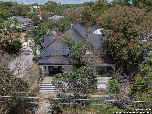 Image 22 of 24 For 429 Carson St E 03