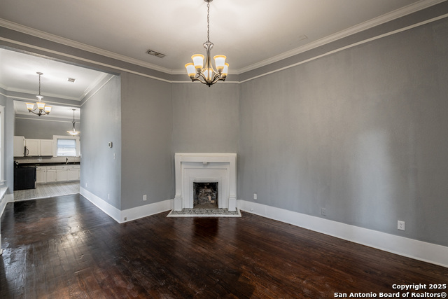Image 5 of 24 For 429 Carson St E 03