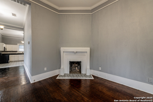 Image 7 of 24 For 429 Carson St E 03