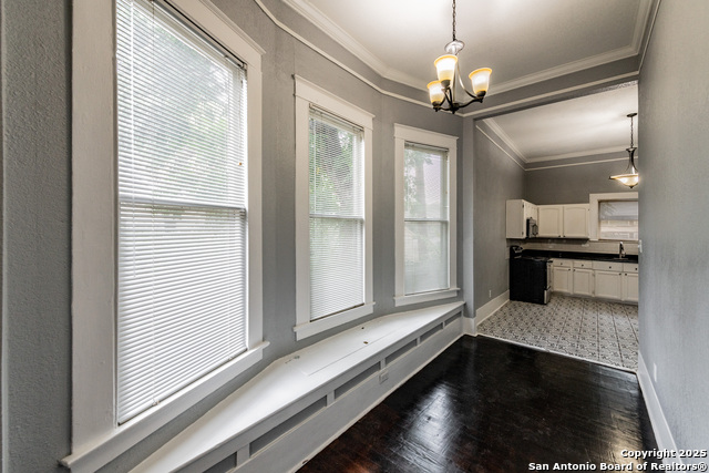 Image 8 of 24 For 429 Carson St E 03