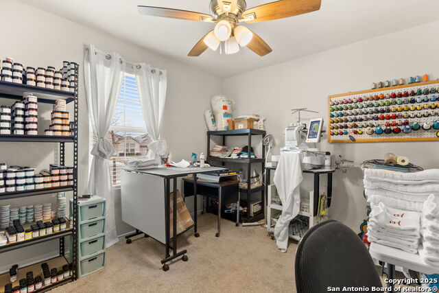 Listing photo id 17 for 848 Pronghorn Trail