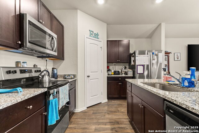 Listing photo id 3 for 848 Pronghorn Trail