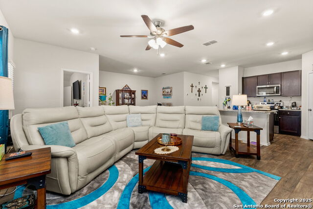 Listing photo id 7 for 848 Pronghorn Trail