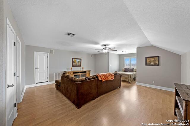 Listing photo id 11 for 2956 Dry Hollow Drive
