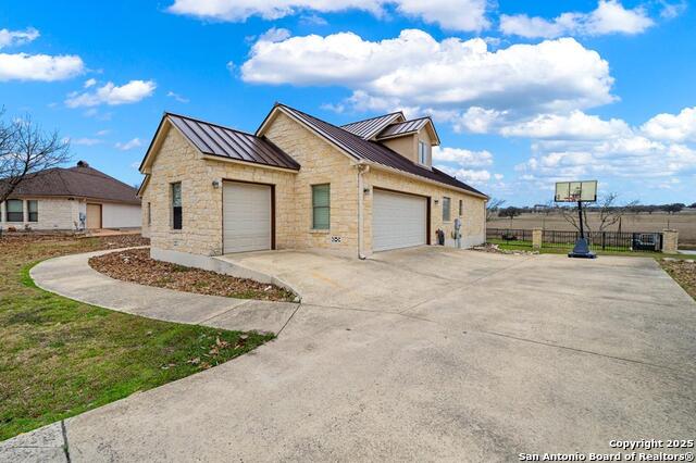 Listing photo id 26 for 2956 Dry Hollow Drive