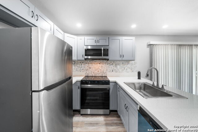 Image 10 of 28 For 943 North Blvd.