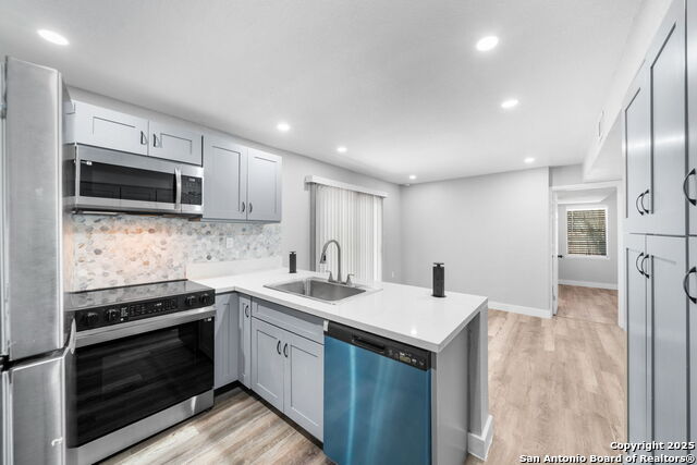 Image 11 of 28 For 943 North Blvd.
