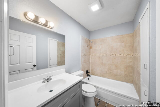 Image 17 of 28 For 943 North Blvd.