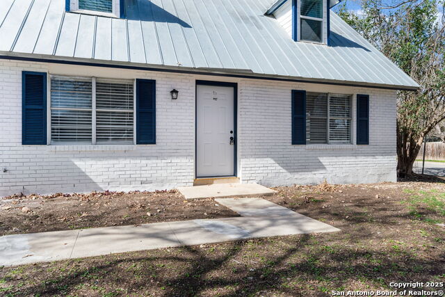 Image 3 of 28 For 943 North Blvd.