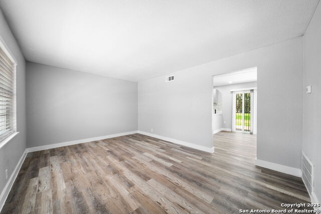 Image 5 of 28 For 943 North Blvd.