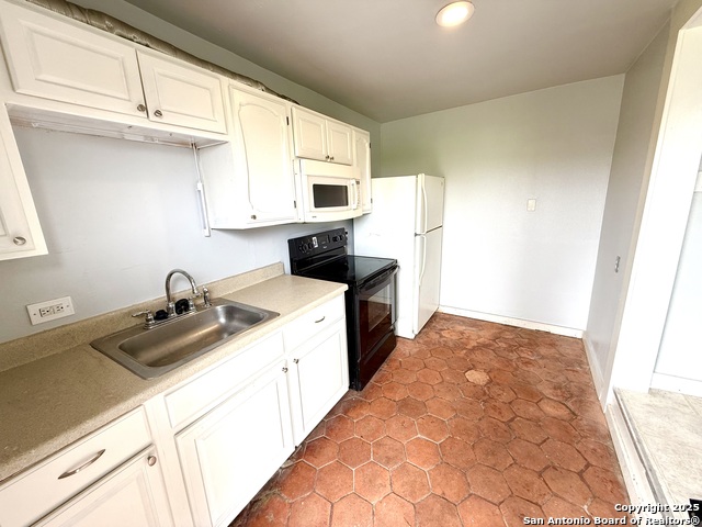 Image 2 of 11 For 2614 Monterey Street  3