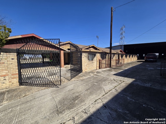 Listing photo id 13 for 8210 New Laredo