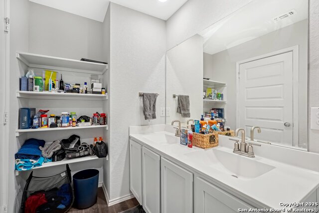 Image 21 of 35 For 5431 Frederick Bluff