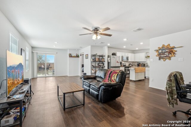 Image 6 of 35 For 5431 Frederick Bluff