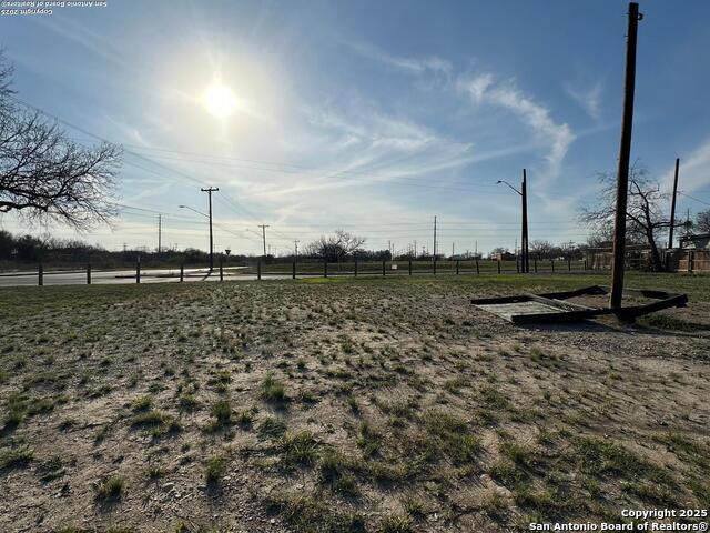 Listing photo id 12 for 3998 Pleasanton