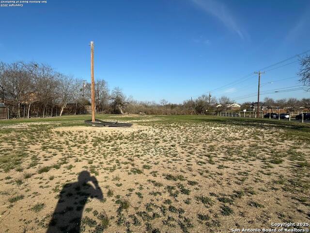 Listing photo id 18 for 3998 Pleasanton