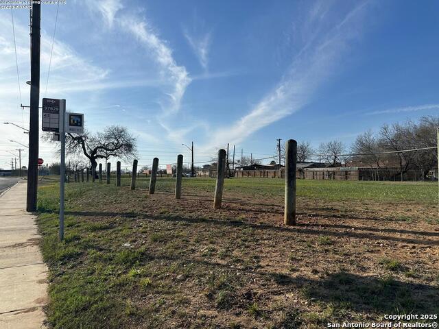 Listing photo id 21 for 3998 Pleasanton