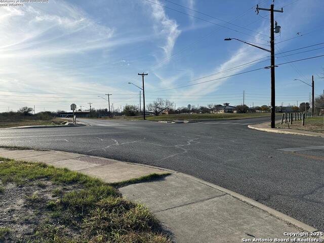 Listing photo id 23 for 3998 Pleasanton