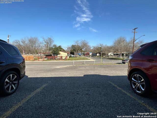 Listing photo id 9 for 4147 Pleasanton Rd
