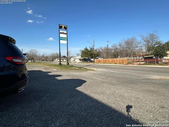 Listing photo id 10 for 4147 Pleasanton Rd