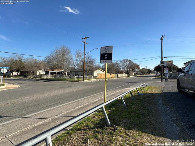 Listing photo id 11 for 4147 Pleasanton Rd