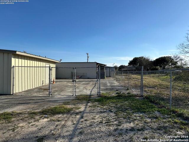 Listing photo id 13 for 4147 Pleasanton Rd