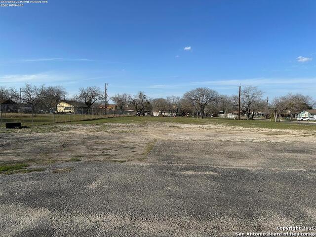 Listing photo id 16 for 4147 Pleasanton Rd