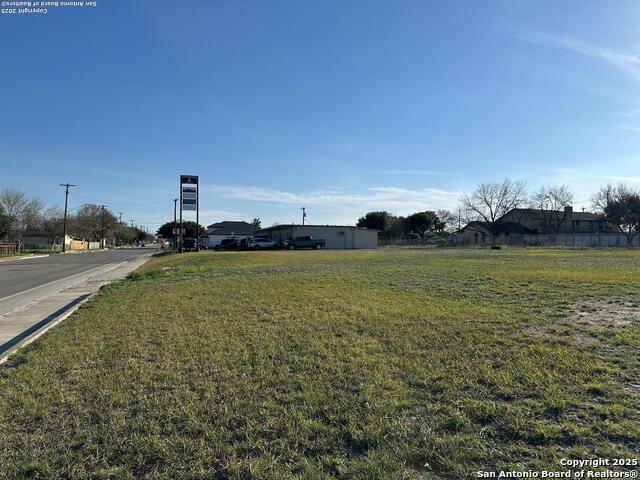 Listing photo id 18 for 4147 Pleasanton Rd