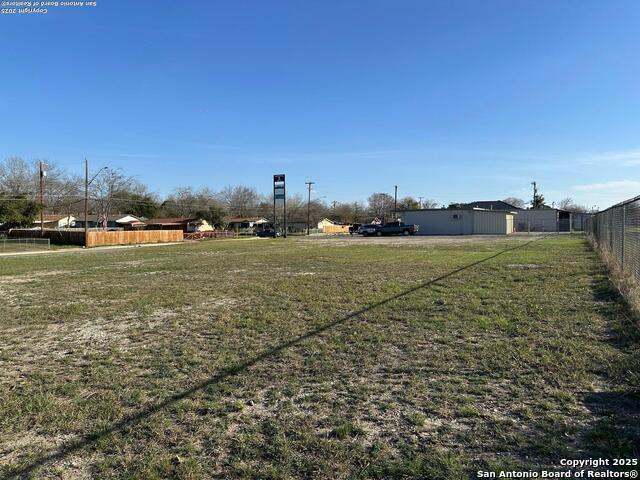 Listing photo id 21 for 4147 Pleasanton Rd