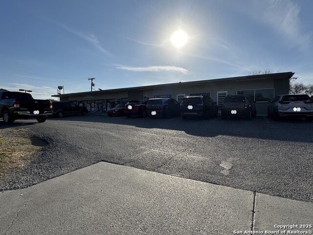 Listing photo id 23 for 4147 Pleasanton Rd