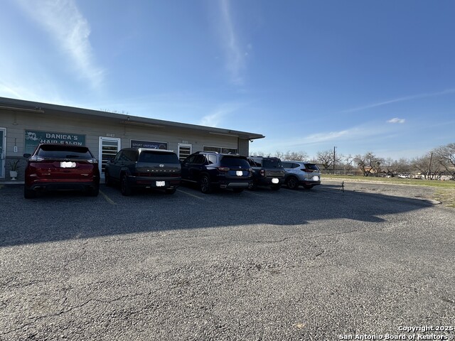 Listing photo id 25 for 4147 Pleasanton Rd