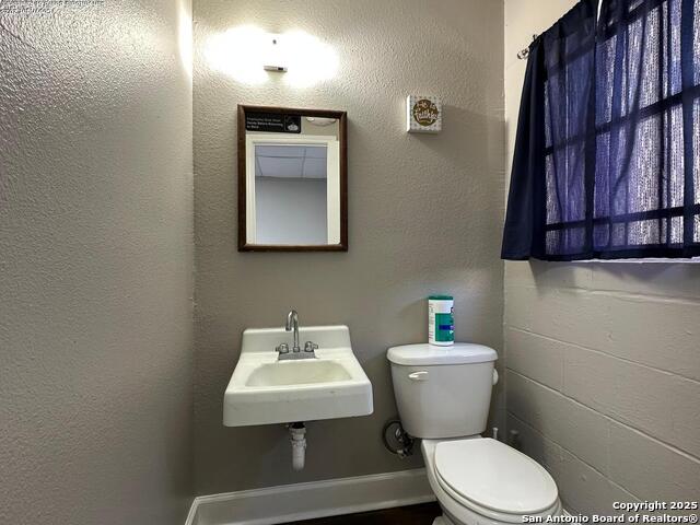 Listing photo id 4 for 4147 Pleasanton Rd