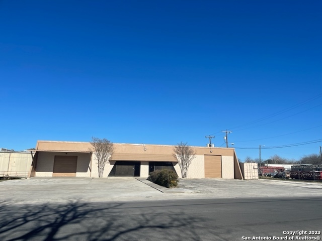 Listing photo id 10 for 119 Bobby Lou Dr