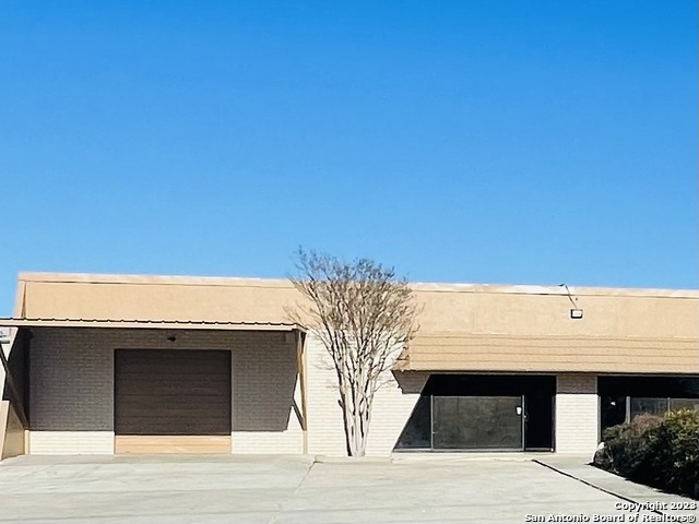 Listing photo id 1 for 119 Bobby Lou Dr