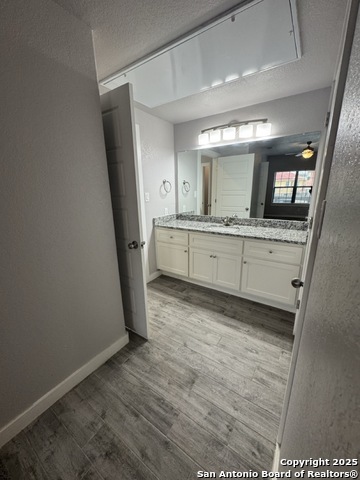 Listing photo id 9 for 6160 Eckhert  Apt 1