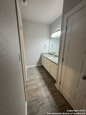 Listing photo id 17 for 6160 Eckhert  Apt 1