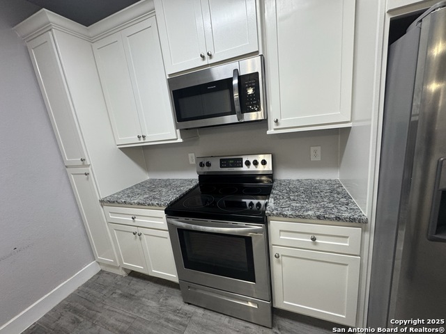 Listing photo id 3 for 6160 Eckhert  Apt 1